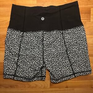 Lululemon Athletica Groove Shorts Shorts Size 4